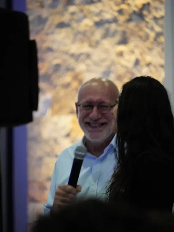Javier Muro divulgador micrófono